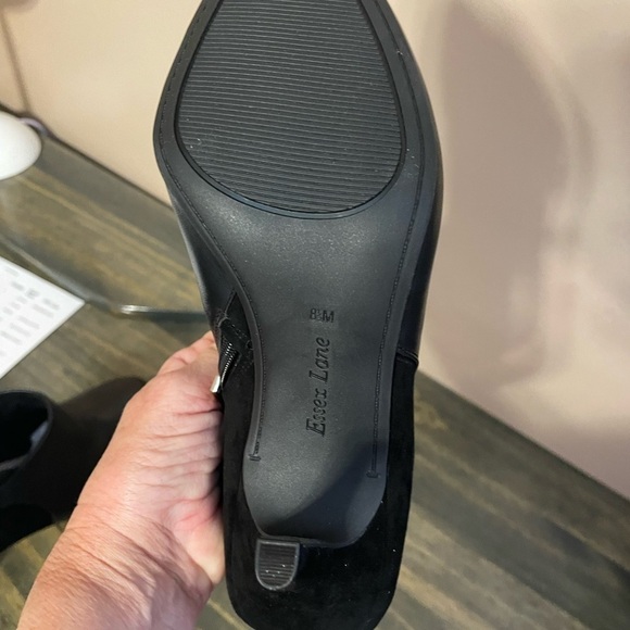 Essex Lane Jasmine Bootie. 8.5 - Picture 7 of 7